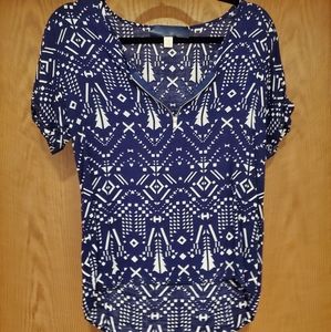 Women's patterned zip-front short sleeve top
